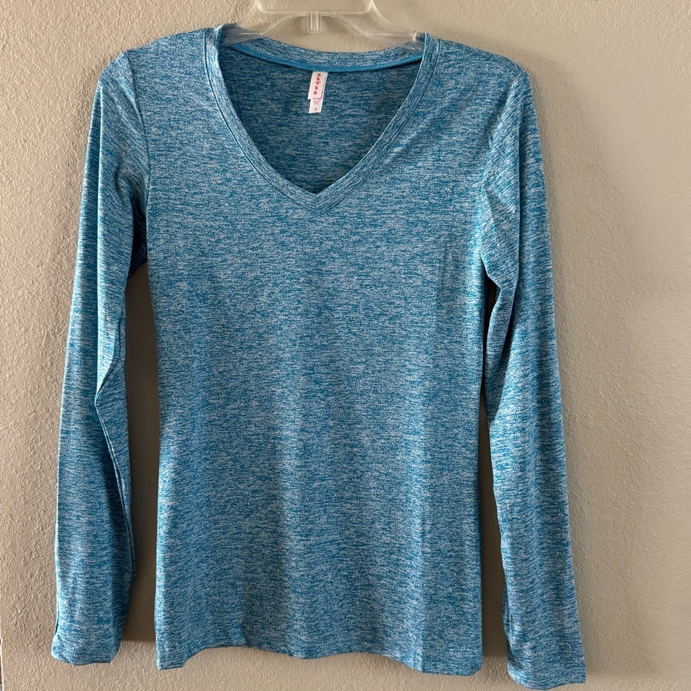 Eevee Women's Light Blue Long Sleeve V-Neck Shirt Size Small